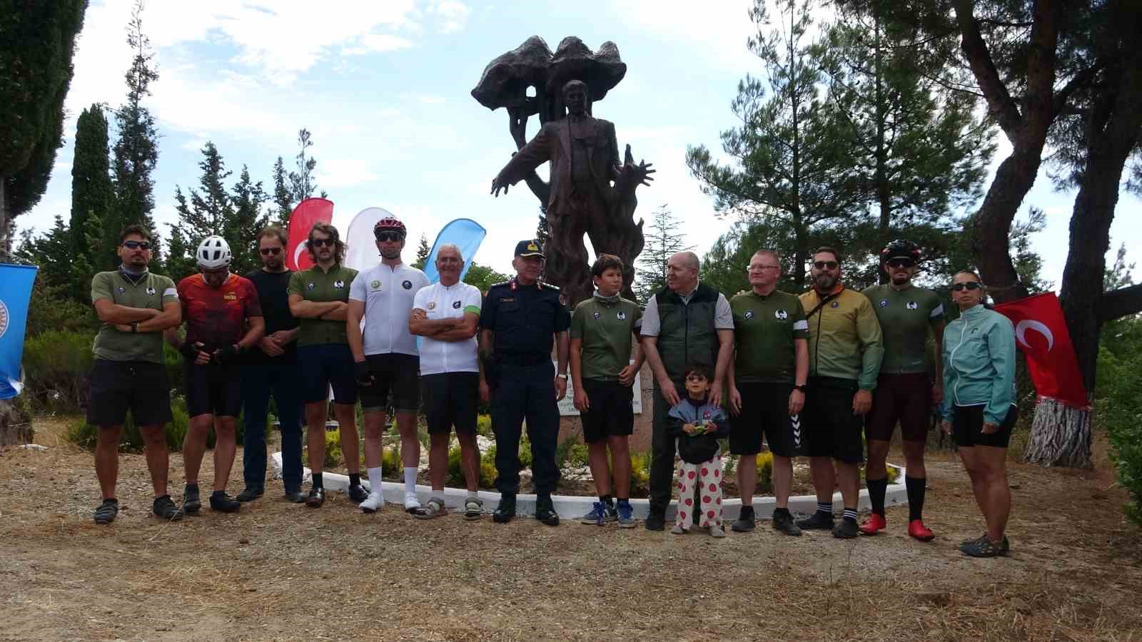 Çanakkale’de 32 yıl önce şehit olan Orman Bölge Müdürü’ne vefa 8 canakkalede 32 yil once sehit olan orman bolge mudurune vefa 4