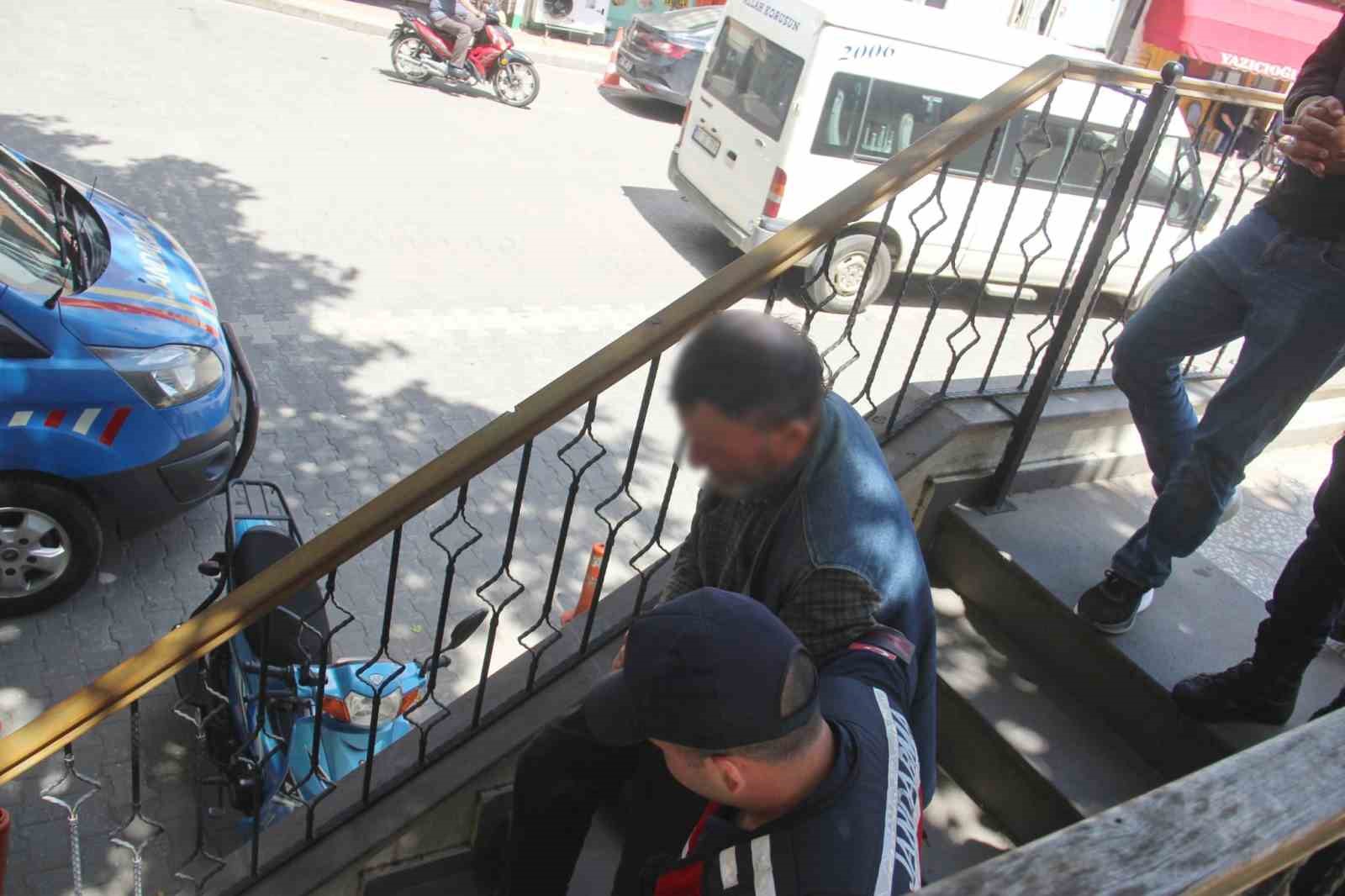 canakkalede 40 yildir beraber yasadigi kadini doverek oldurdugu iddiasi 1 ILLjcLkp