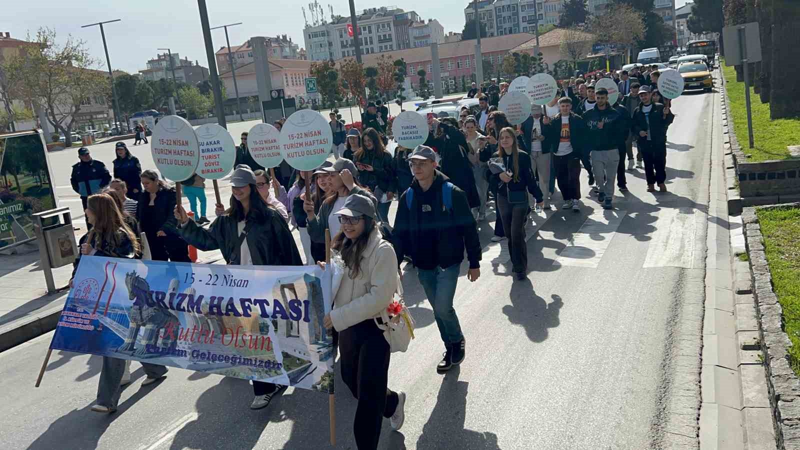 Çanakkale’de 50’inci Turizm Haftası kutlamaları coşkuyla başladı 6 canakkalede 50inci turizm haftasi kutlamalari coskuyla basladi 2