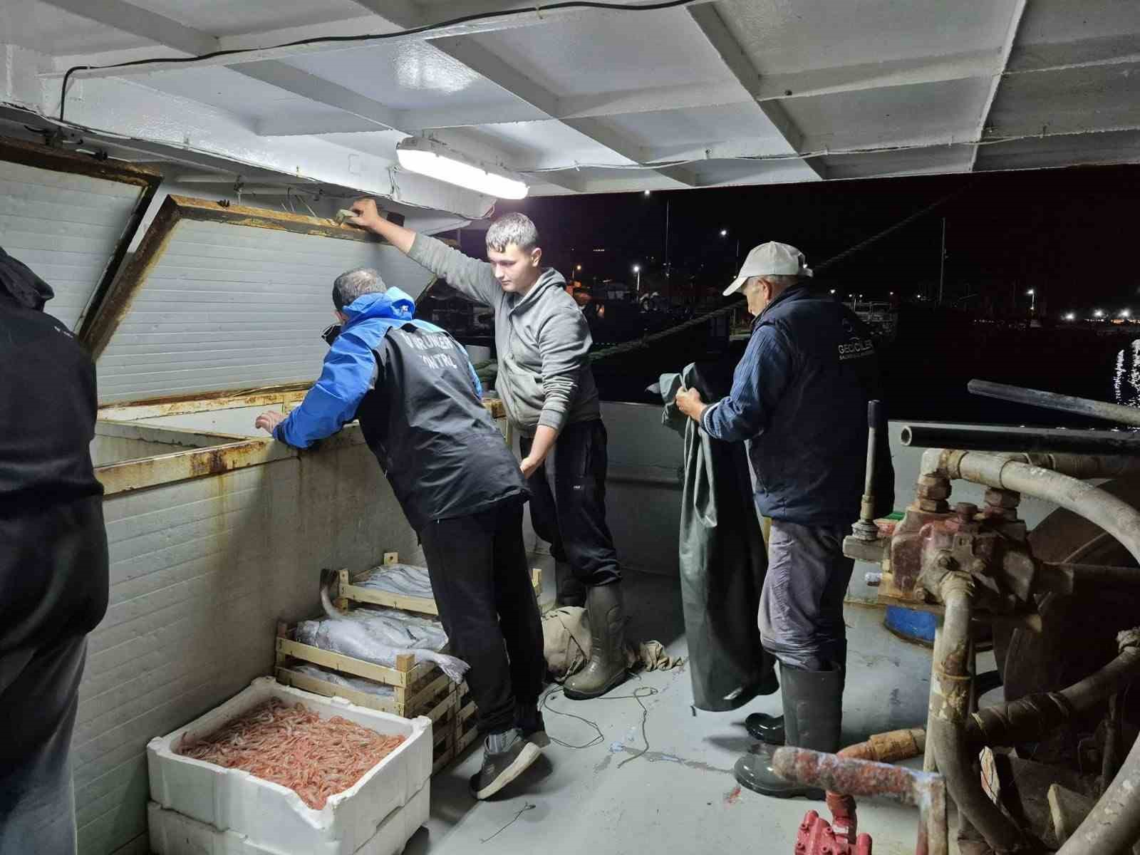 canakkalede 525 kilo baliga el konuldu 3 YMT7O8ER