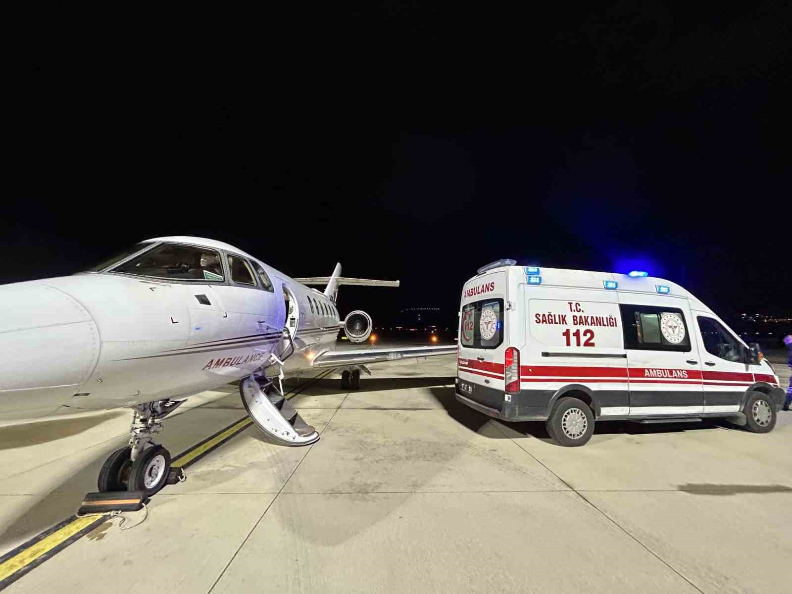 canakkalede 54 gunluk bebek ucak ambulansla ankaraya sevk edildi 5 XnyUpGkc