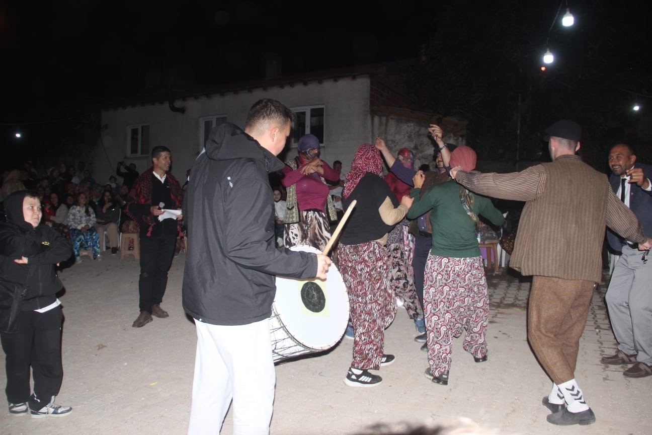 canakkalede 82 yillik bayram gelenegi yasatiliyor 2 jeLXFNrK