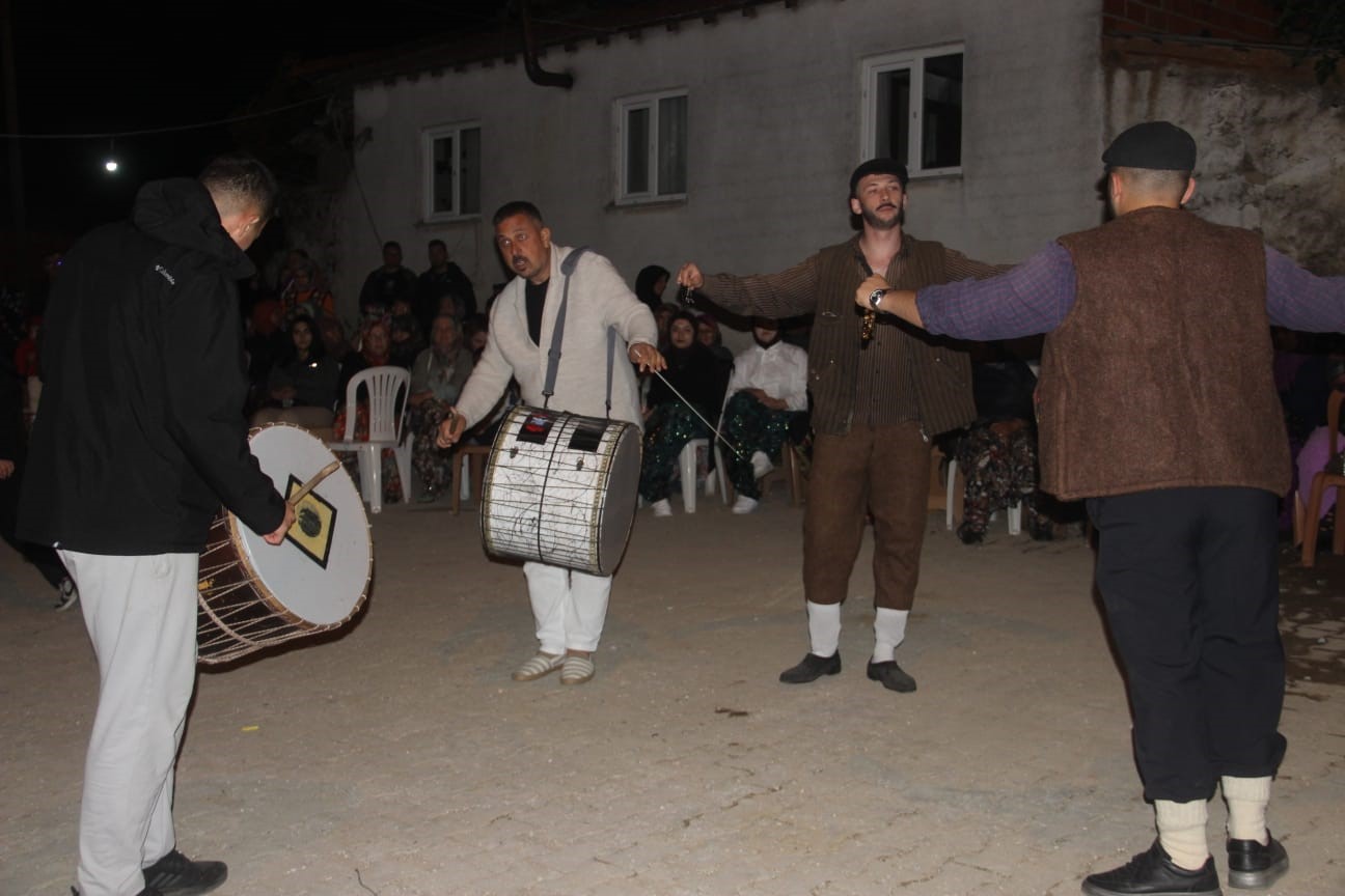 canakkalede 82 yillik bayram gelenegi yasatiliyor 6 sOZZKfSR