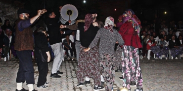 canakkalede-82-yillik-bayram-gelenegi-yasatiliyor-YaamgwVn.jpg