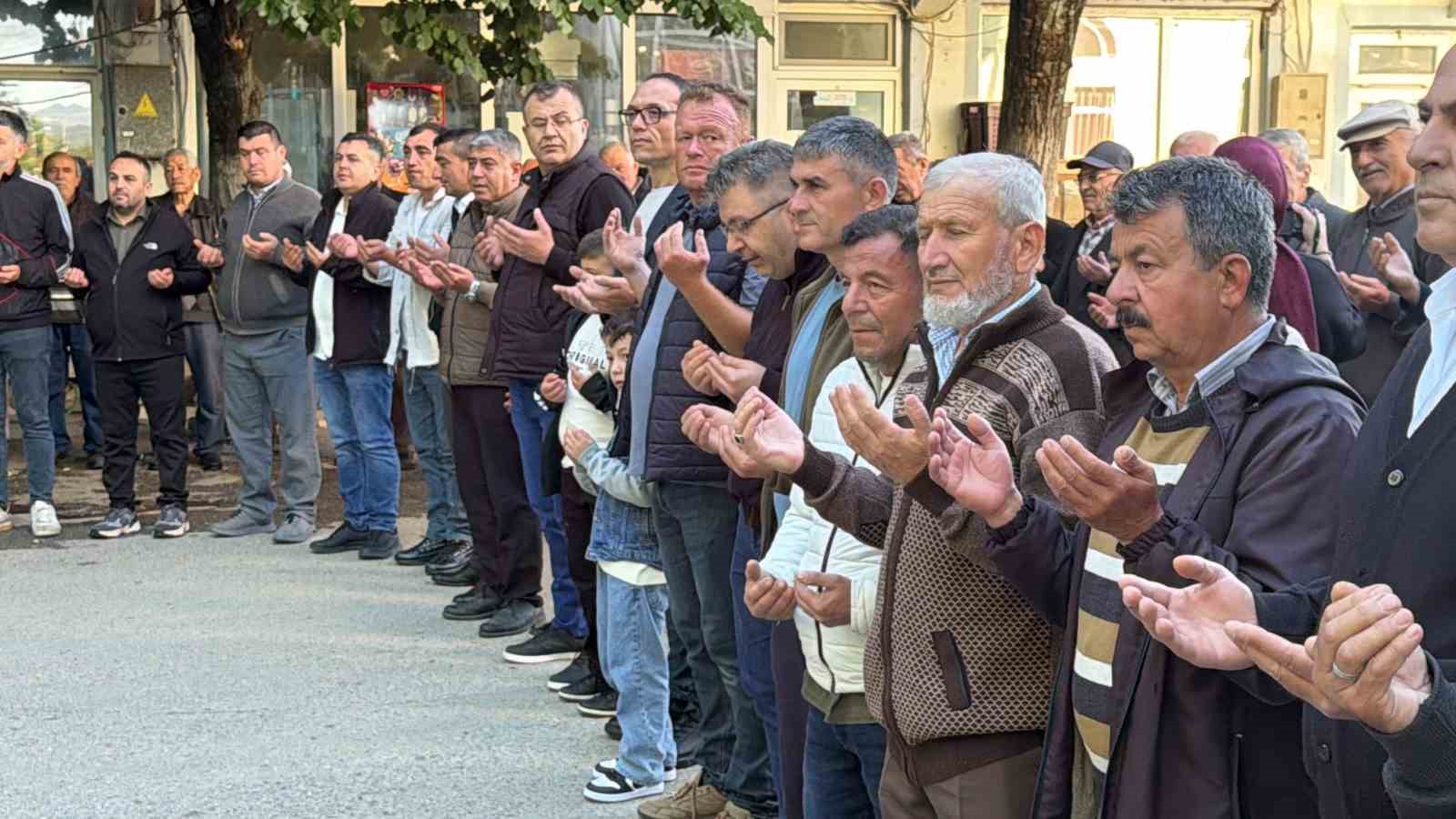 canakkalede asirlik bayram gelenegi bayramlasma zinciri 3
