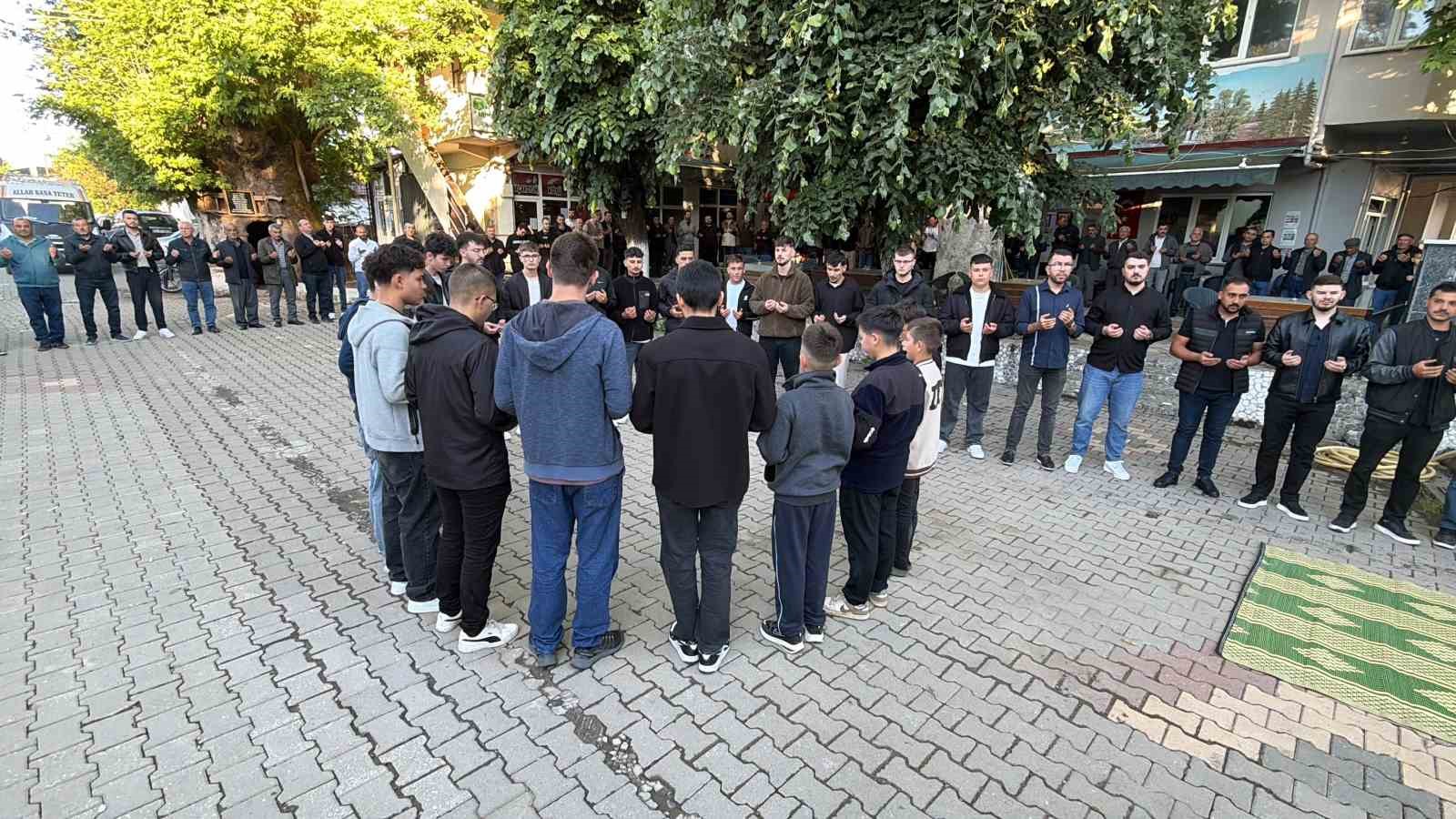canakkalede asirlik bayram gelenegi bayramlasma zinciri 4 hBHs3UB9