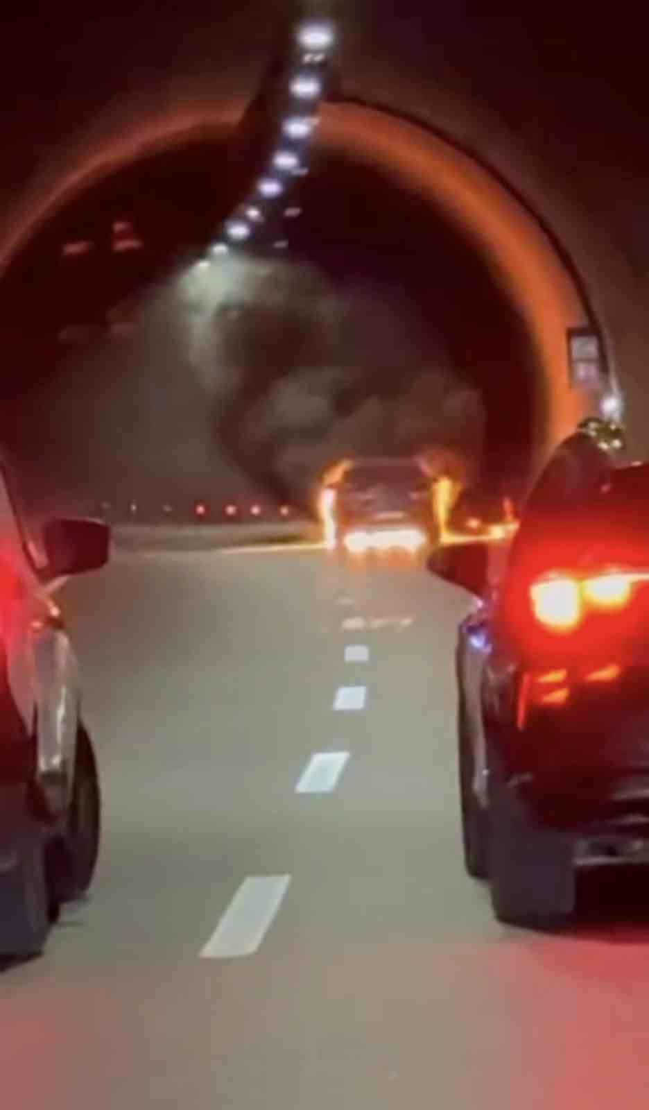 canakkalede assos troya tunellerinde arac yangini 0 YAQsiRtq