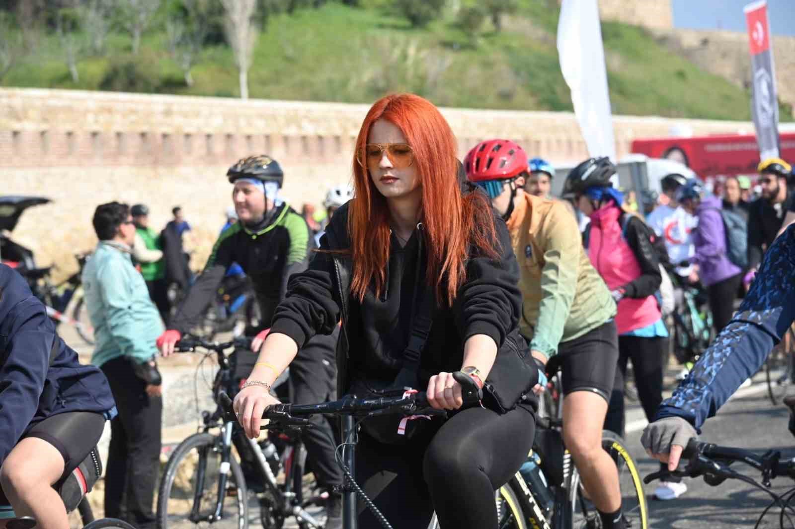 canakkalede bin 50 bisikletli sehitlere saygi icin pedal cevirdi 5 WMzd25sJ