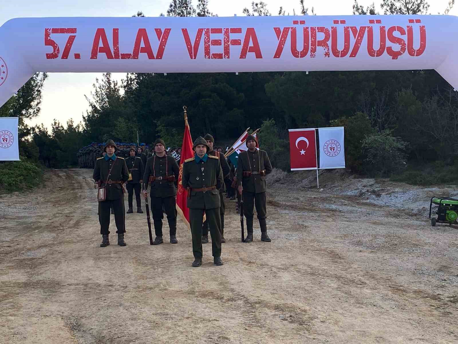 canakkalede binlerce kisi 57nci alayin izinde yurudu 10 QRWMwUiv