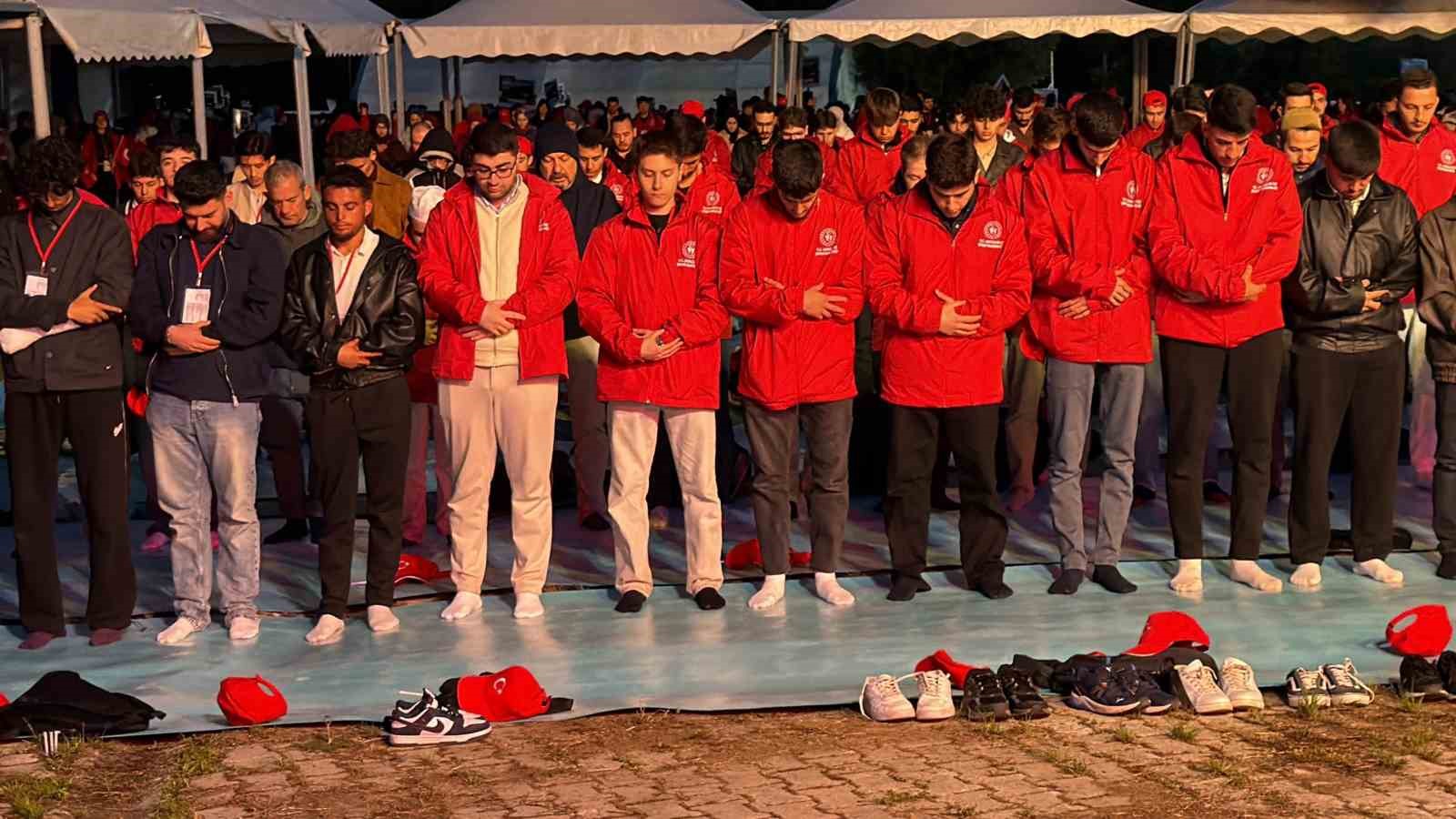 canakkalede binlerce kisi 57nci alayin izinde yurudu 5 MybWCpag