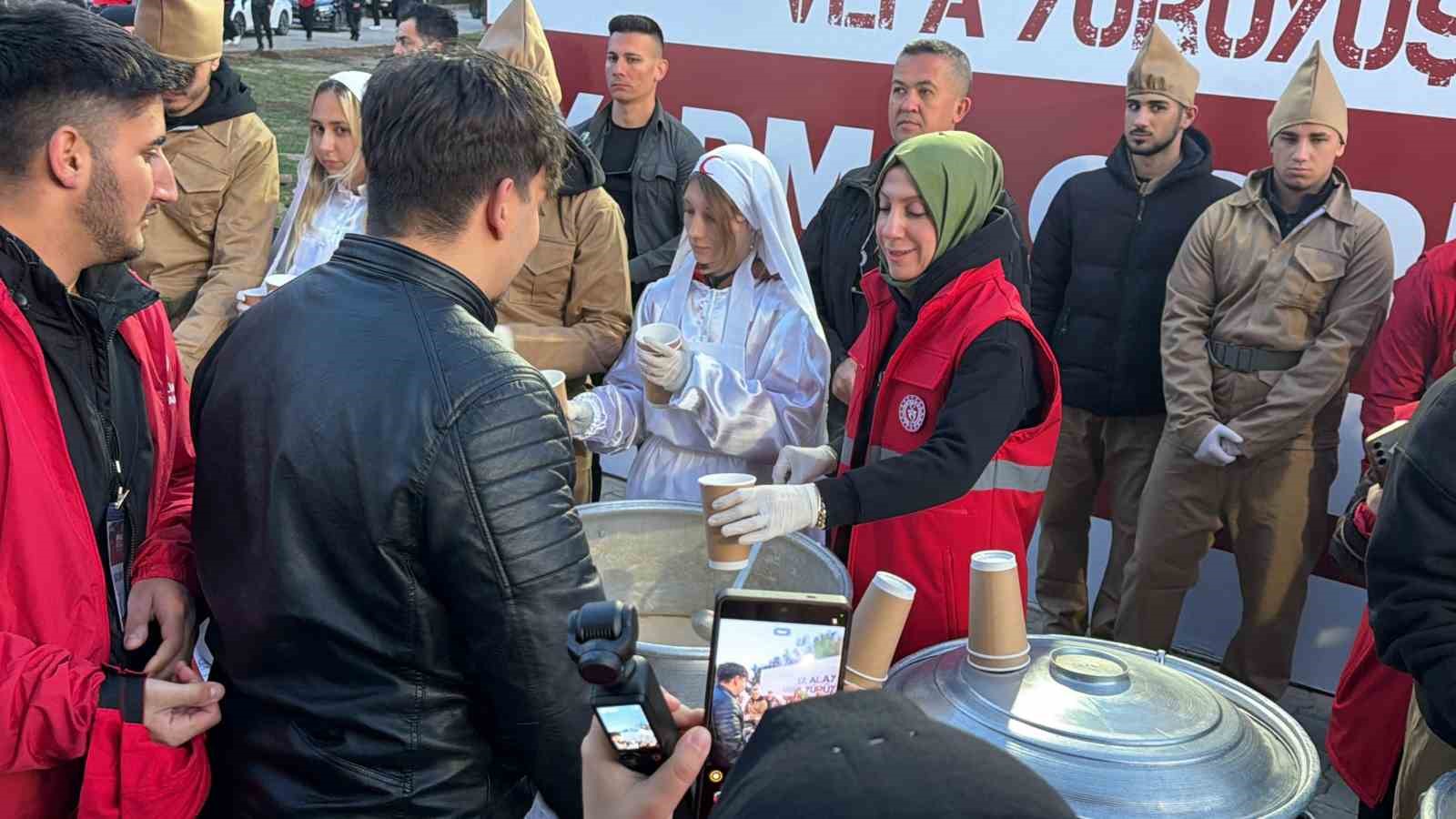 canakkalede binlerce kisi 57nci alayin izinde yurudu 7 FYhOKbHL