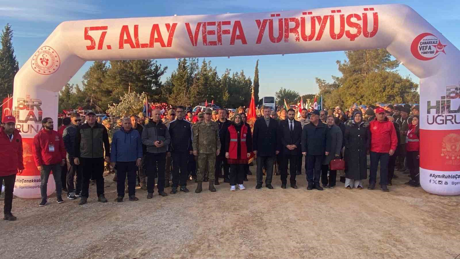 canakkalede binlerce kisi 57nci alayin izinde yurudu 9 6jDb8yzH