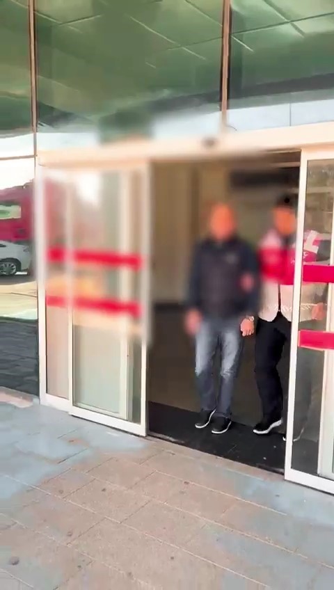 canakkalede bir vatandasi 4 milyon 500 bin tl dolandiran 3 supheli tutuklandi 1 9MqKvbT9