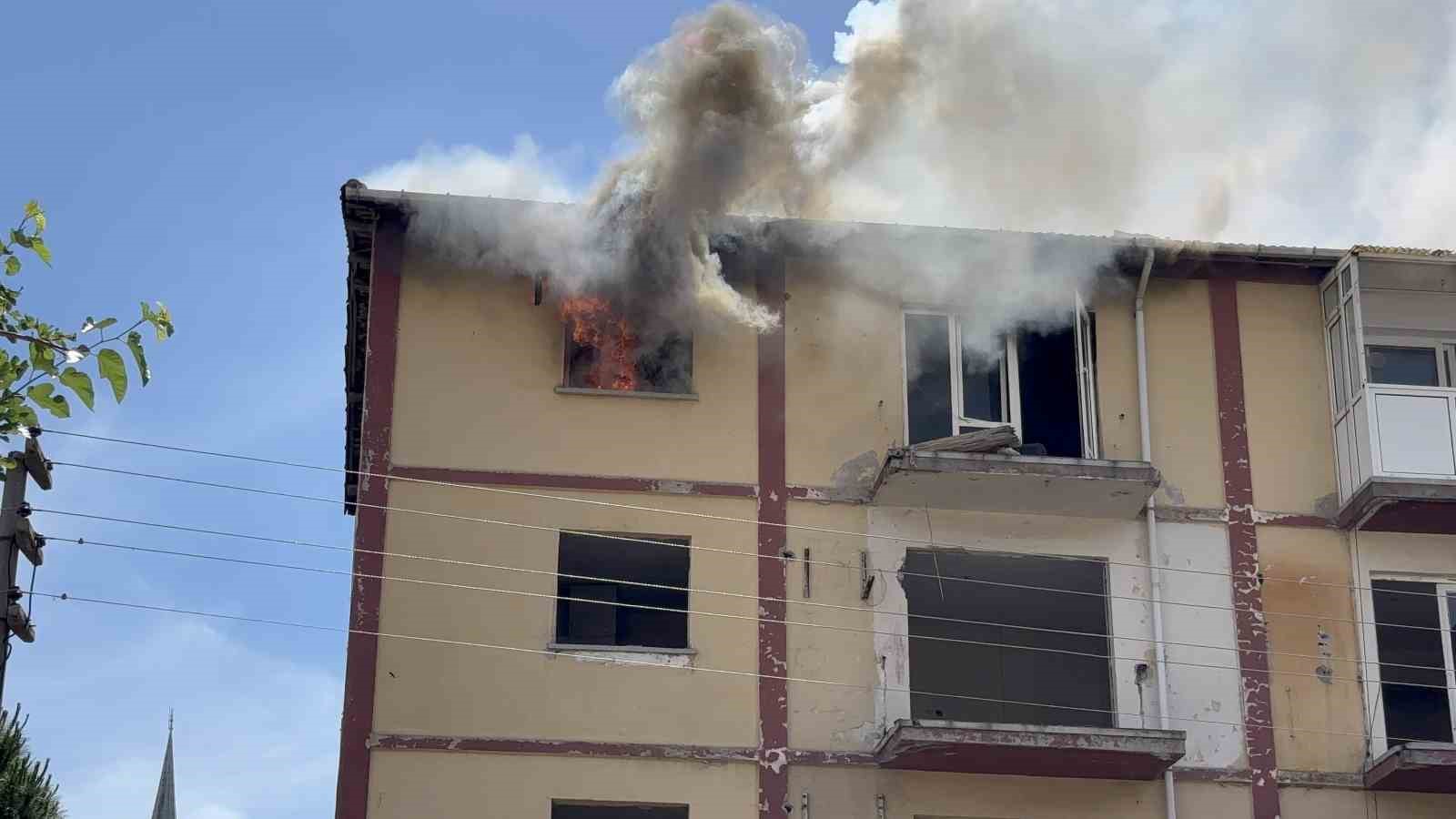 canakkalede bos apartmanda cikan yangin korkuttu 1 DibIjq9a