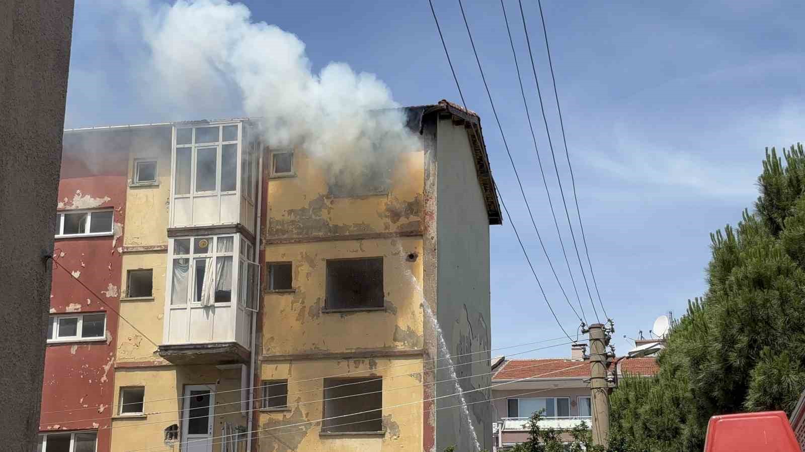 canakkalede bos apartmanda cikan yangin korkuttu 3 76HSsTiZ