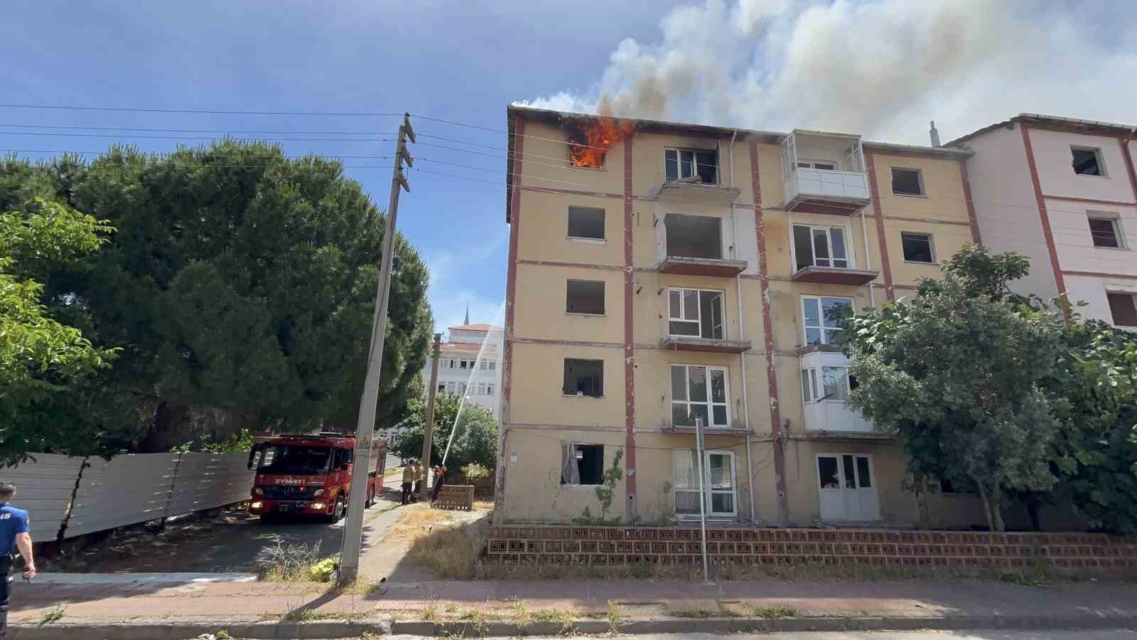 canakkalede bos apartmanda cikan yangin korkuttu 4 5LLgTcRD