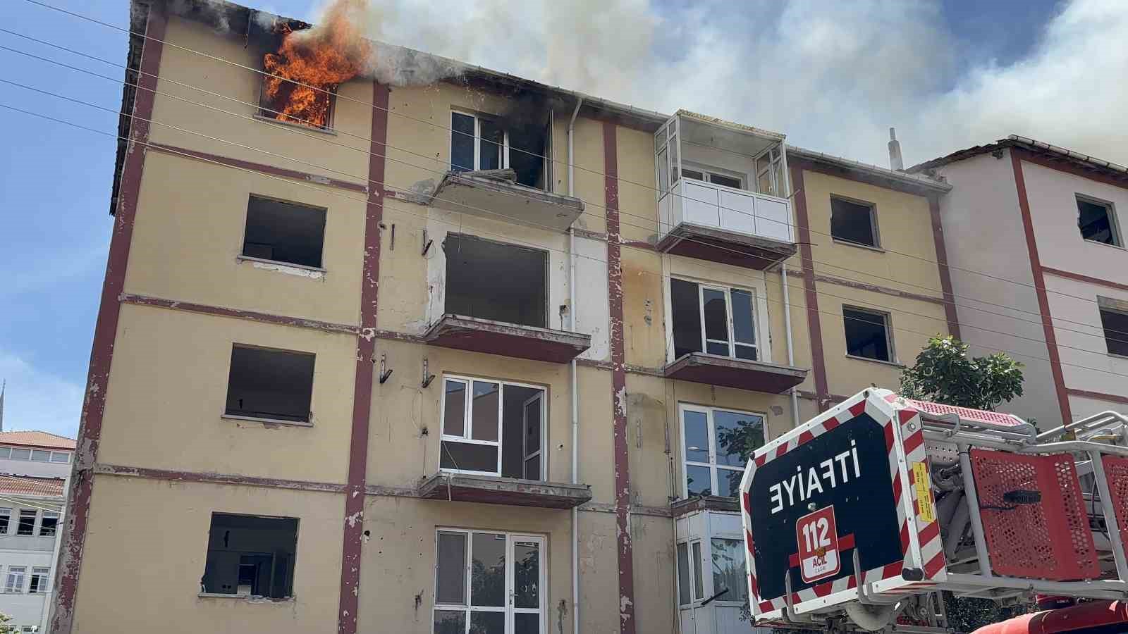 canakkalede bos apartmanda cikan yangin korkuttu 5 1ALRtUl9