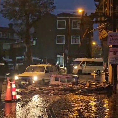 canakkalede bos bina yagis nedeniyle kismen coktu 1