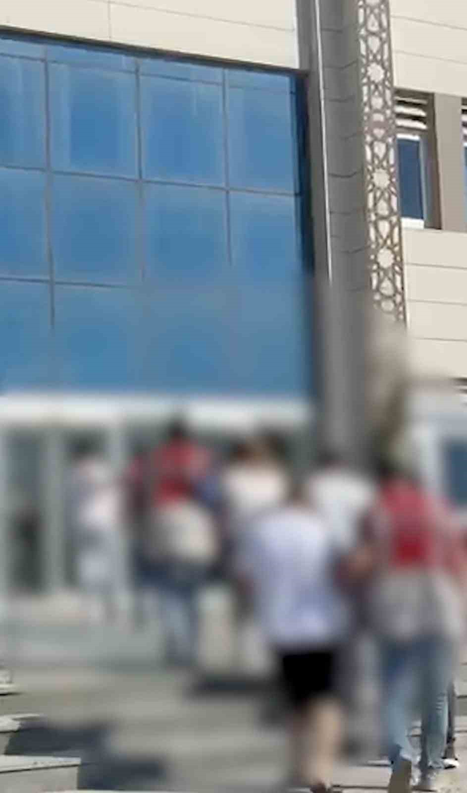 Çanakkale’de çeşitli suçlardan aranması bulunan 21 şüpheli yakalandı 7 canakkalede cesitli suclardan aranmasi bulunan 21 supheli yakalandi 3 zEQfd2Rl