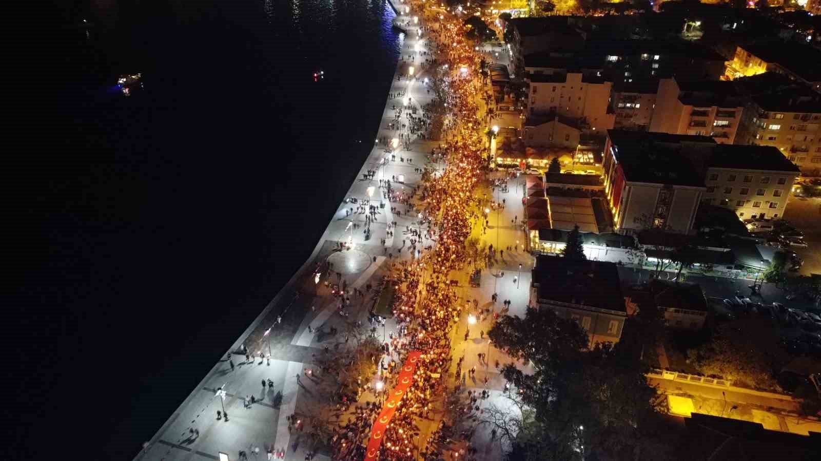 canakkalede cumhuriyet coskusu fener alayiyla taclandi 0 2ulpb1kZ