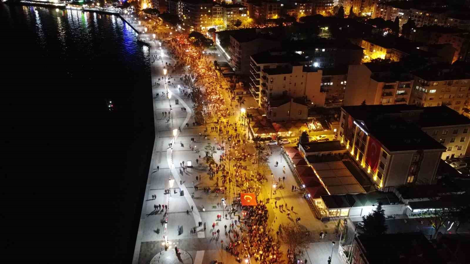 canakkalede cumhuriyet coskusu fener alayiyla taclandi 2 ZVWcNN1j