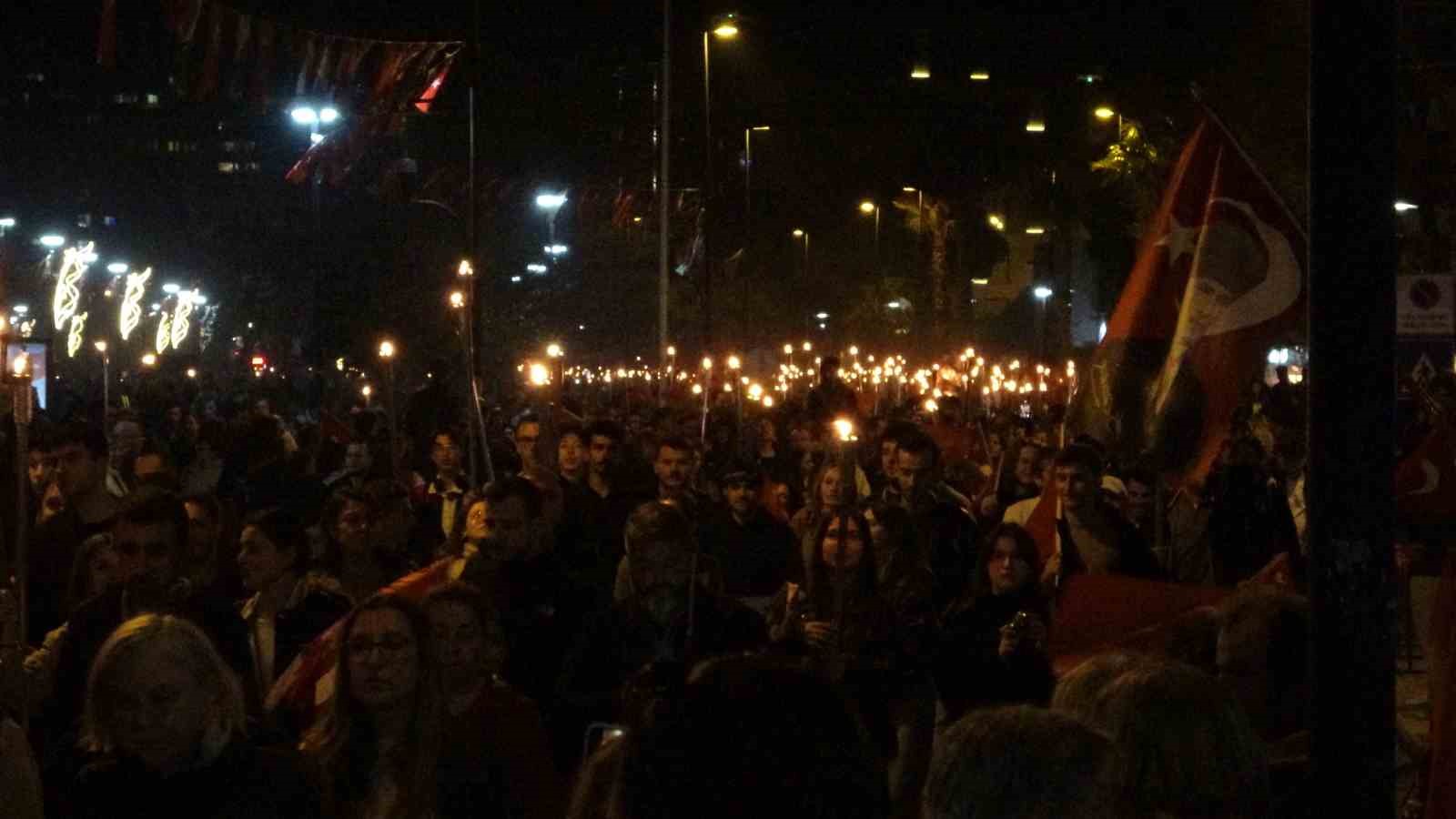 canakkalede cumhuriyet coskusu fener alayiyla taclandi 3 szqeIK8i