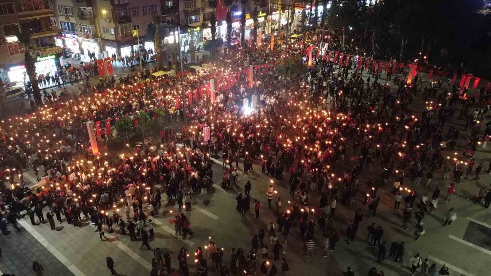 canakkalede cumhuriyet coskusu fener alayiyla taclandi 4 fr6qnYXX