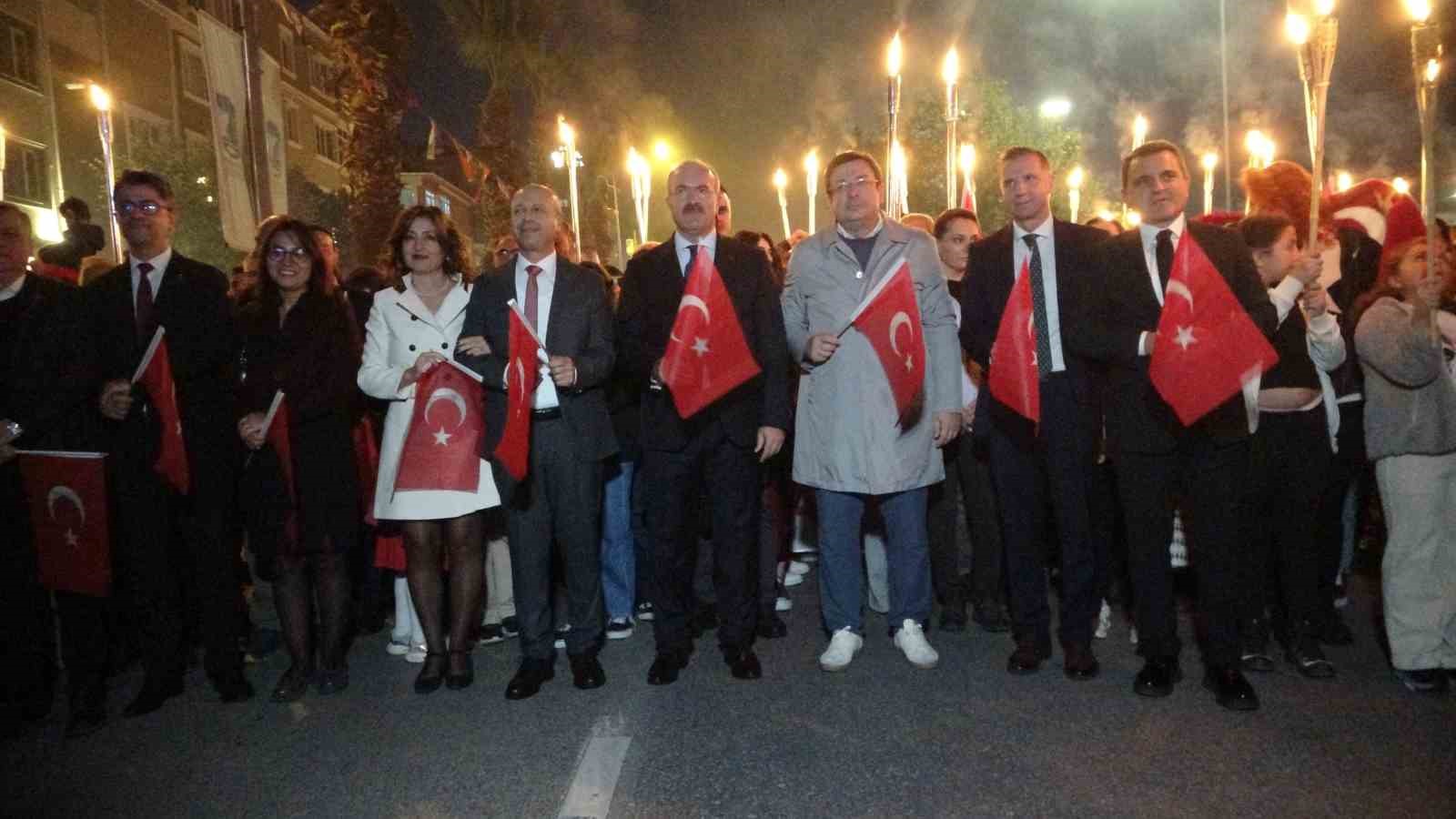 canakkalede cumhuriyet coskusu fener alayiyla taclandi 5 V2LF5HbB