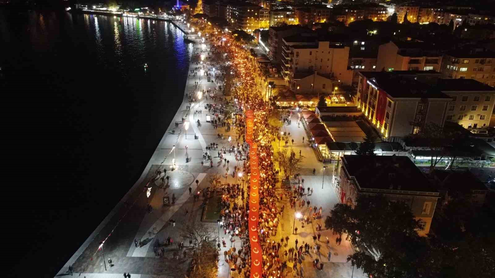 canakkalede cumhuriyet coskusu fener alayiyla taclandi 6 hbL3wHmQ