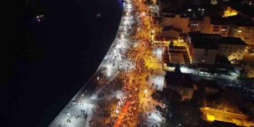 canakkalede-cumhuriyet-coskusu-fener-alayiyla-taclandi-DQ6Hufdg.jpg