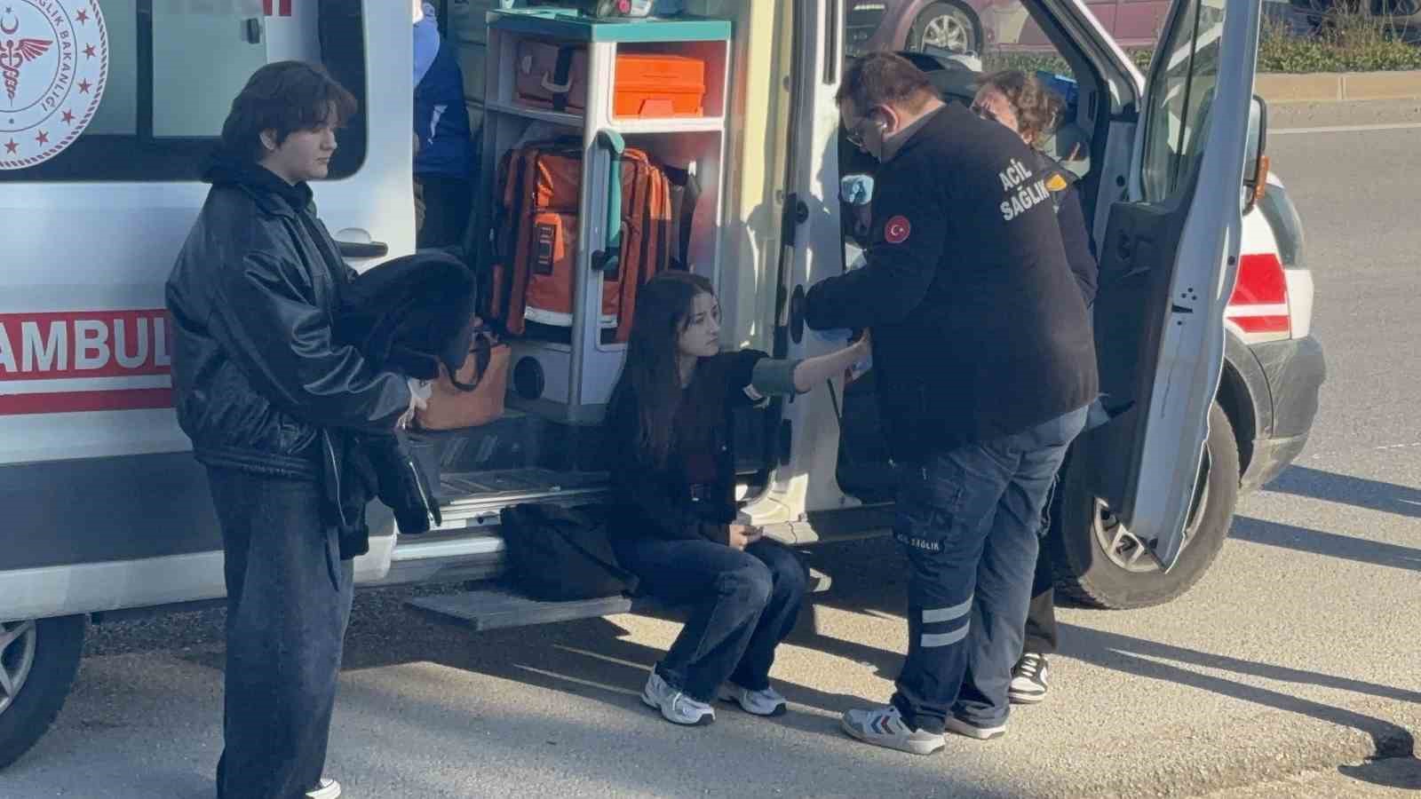 canakkalede devrilen minibusteki 8 yaralinin isimleri belli oldu 4