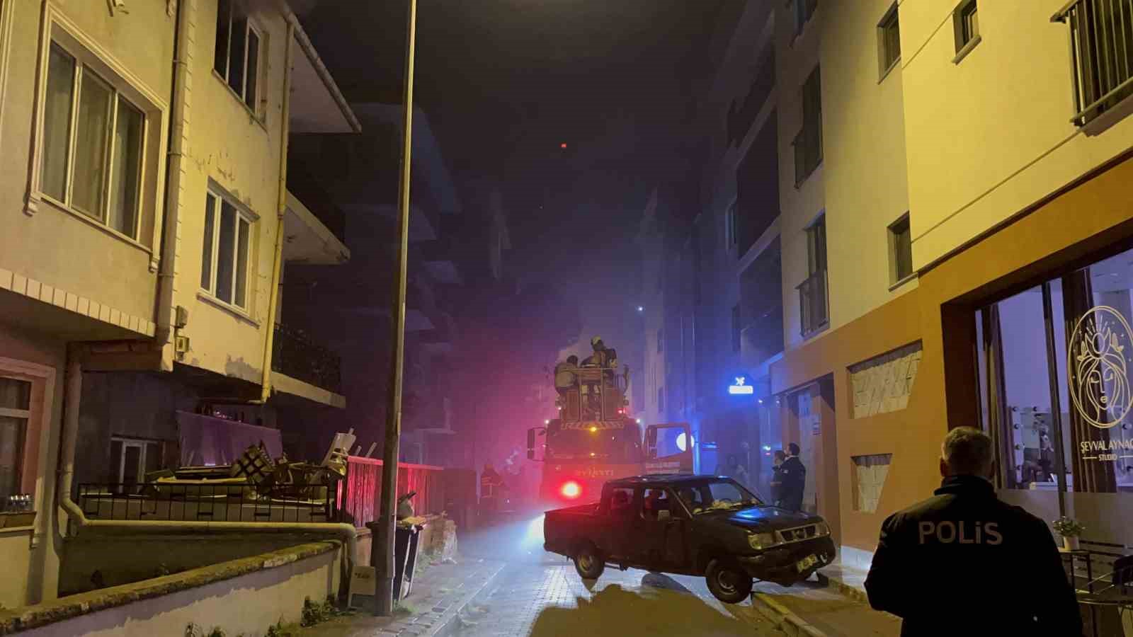 canakkalede ev yangini mahsur kalan kisi kurtarildi 2 bS4fQTSa
