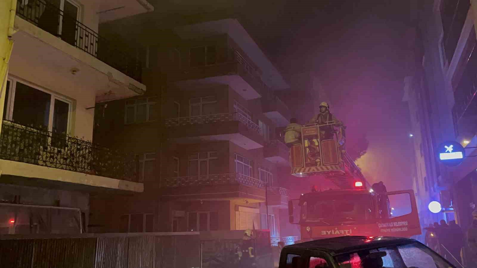 canakkalede ev yangini mahsur kalan kisi kurtarildi 4 5XDhrKzz