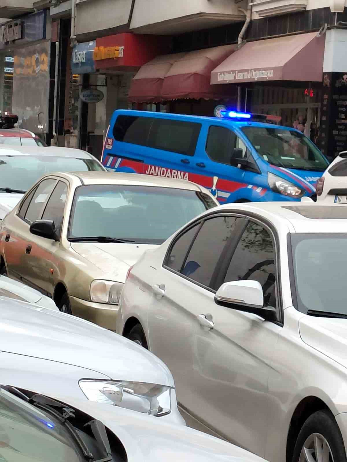 Çanakkale’de evinde kenevir yetiştiren şahıs gözaltına alındı 5 canakkalede evinde kenevir yetistiren sahis gozaltina alindi 1 SLWzedKQ