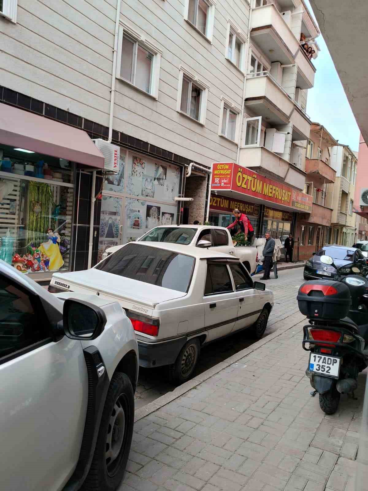 Çanakkale’de evinde kenevir yetiştiren şahıs gözaltına alındı 7 canakkalede evinde kenevir yetistiren sahis gozaltina alindi 3