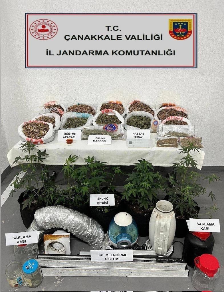 canakkalede evinde uyusturucu yetistiren 2 kisi yakalandi 1 OAbWiMXF