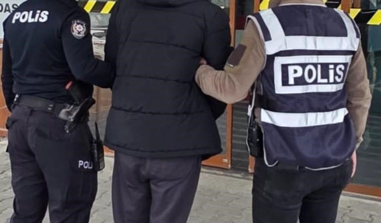 canakkalede-farkli-suclardan-15-yil-ve-6-ayri-suctan-aranan-supheli-tutuklandi-srY8YShl.jpg