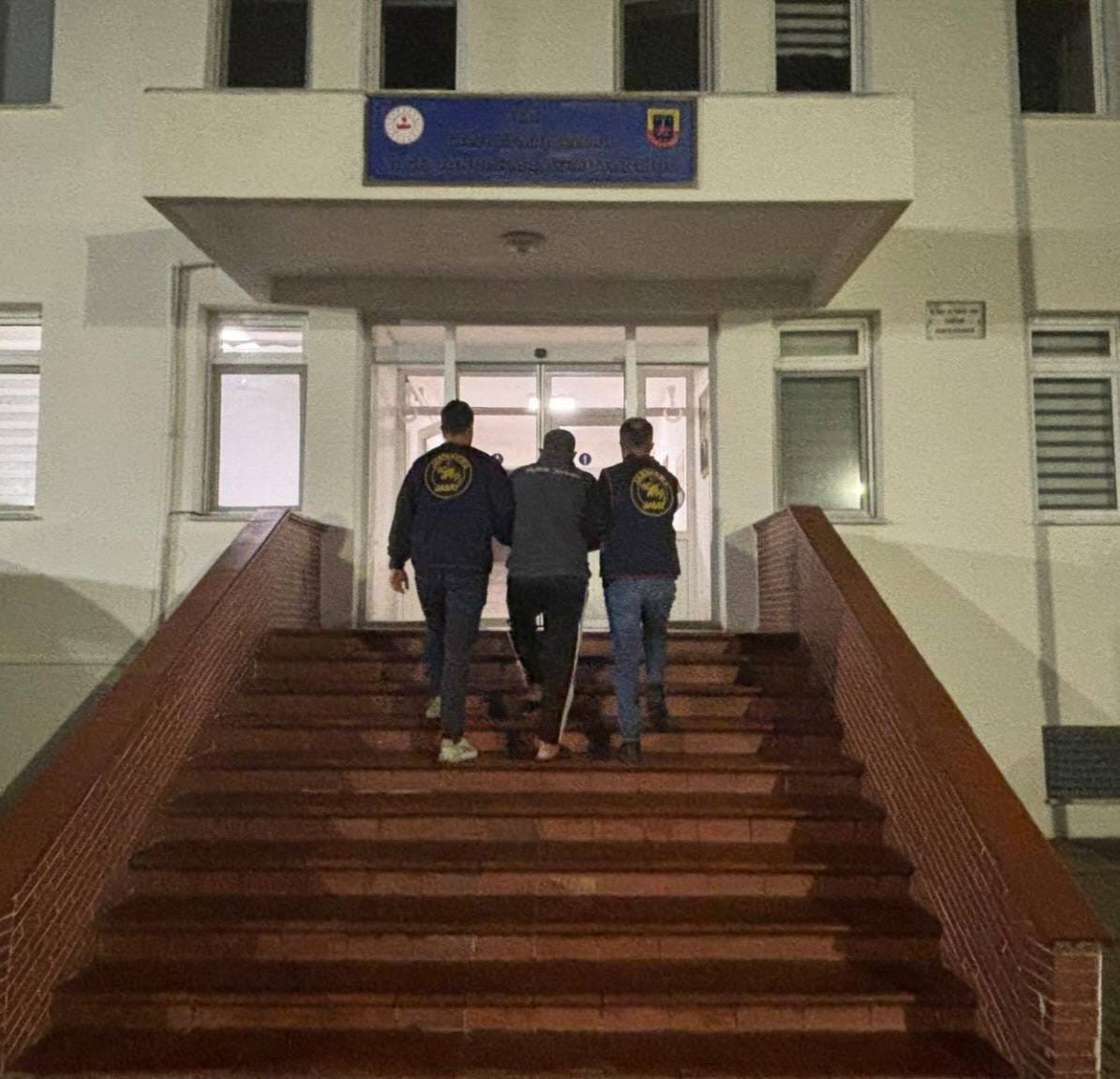 canakkalede farkli suclardan aranan 7 sahis tutuklandi 0