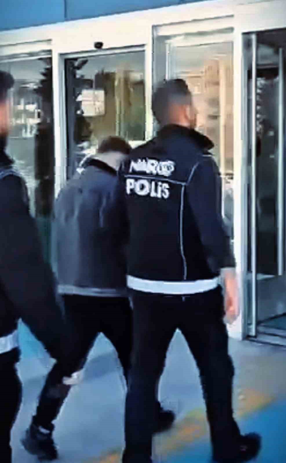 canakkalede farkli suclardan aranmasi bulunan 97 kisi yakalandi 5 WLvSFADM