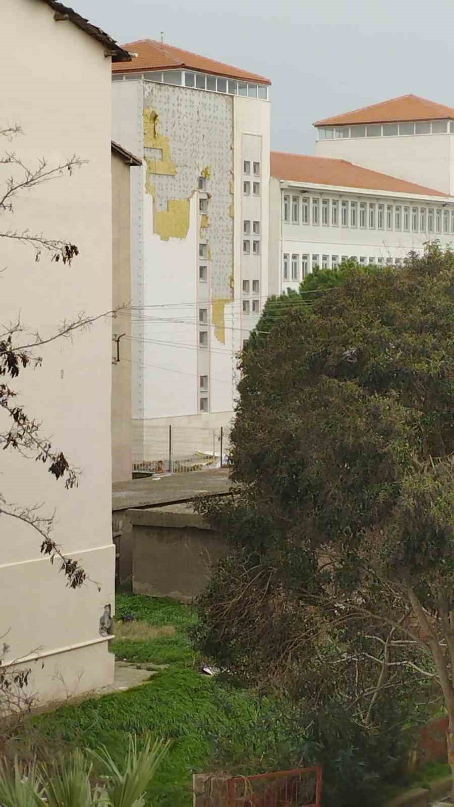 canakkalede firtina agaclari devirdi 0 6s9hufeH