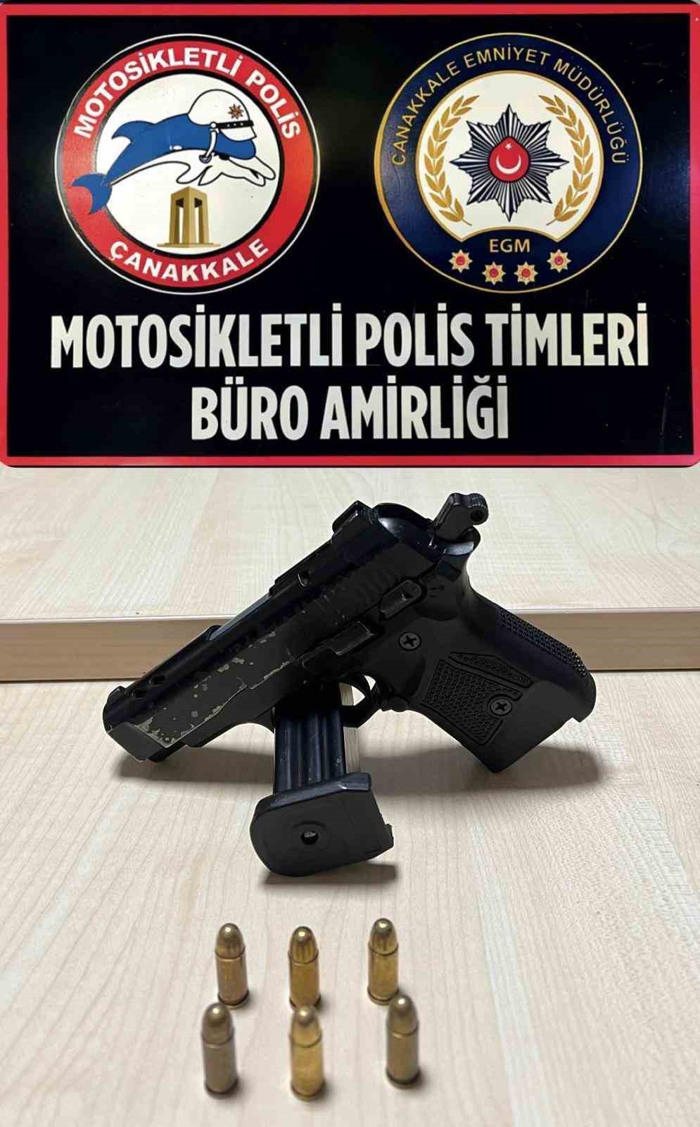 canakkalede gerceklestirilen denetimlerde 2 supheli tutuklandi 8 8OLrf8EX