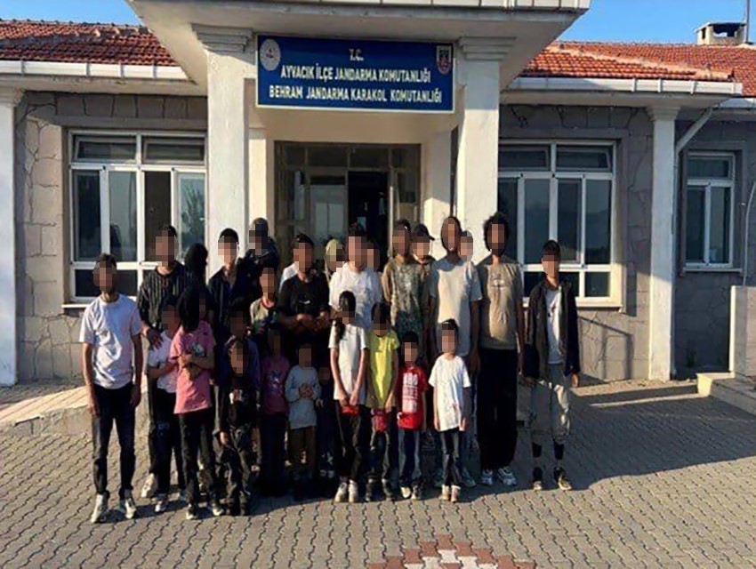 canakkalede gocmen kacakciligi operasyonu 1 organizator ve 37 kacak gocmen yakalandi 2 pAaZn2fV