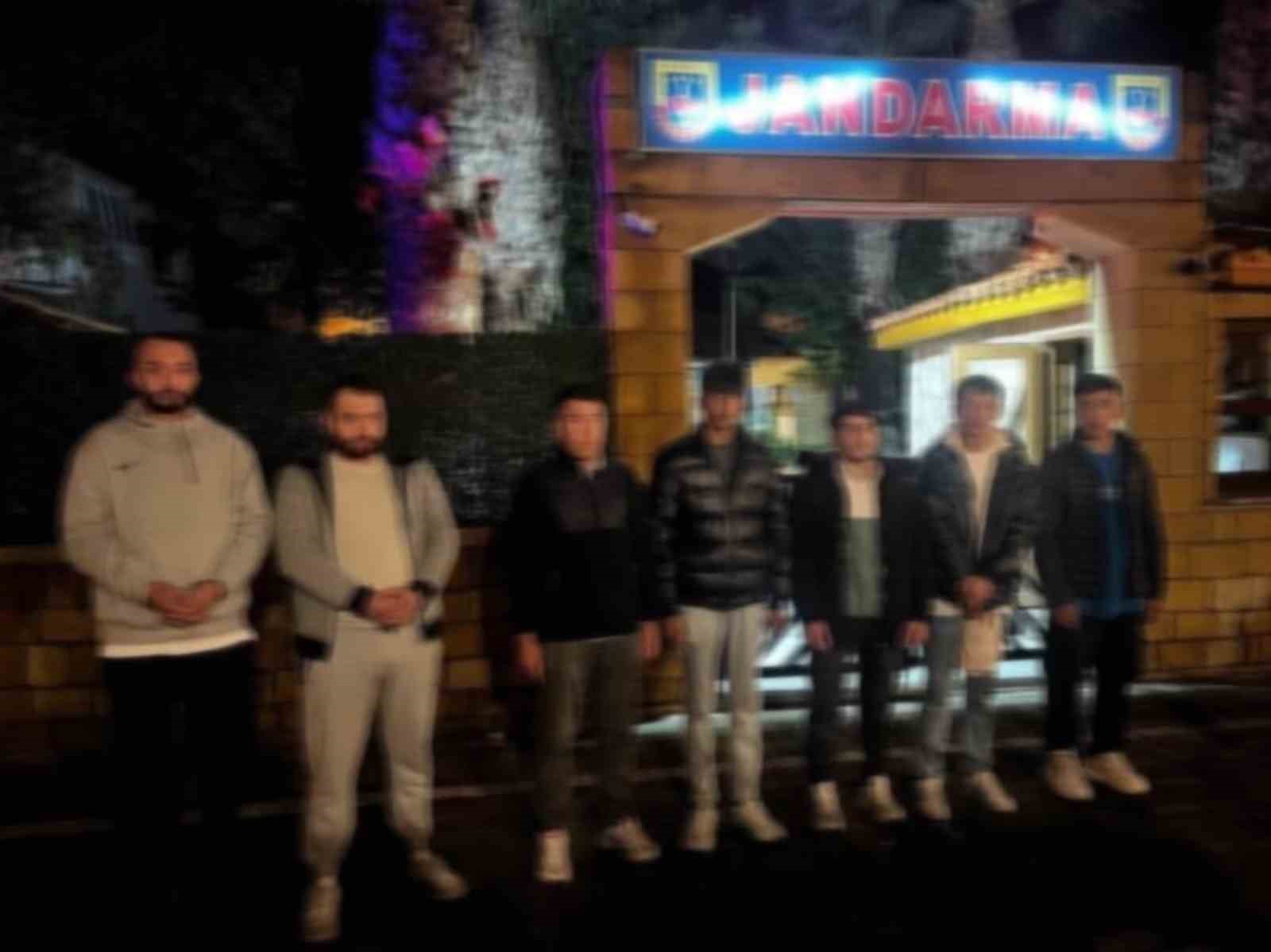 canakkalede gocmen kacakciligi operasyonu 6 organizator ve 56 kacak gocmen yakalandi 1 OvShyFep