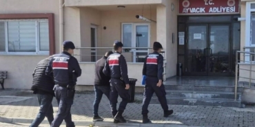 canakkalede-gocmen-kacakciligi-operasyonu-9-organizator-3-supheli-48-kacak-gocmen-yakalandi-T9aAEPlX.jpg