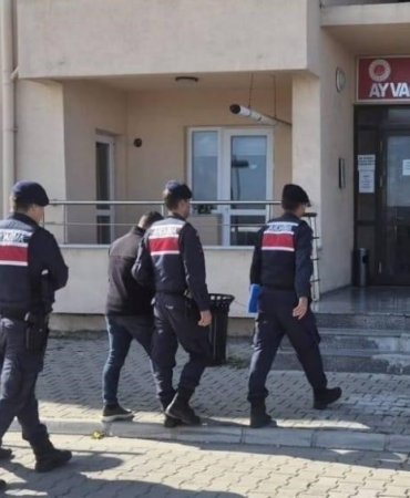 canakkalede-gocmen-kacakciligi-operasyonu-9-organizator-3-supheli-48-kacak-gocmen-yakalandi-T9aAEPlX.jpg
