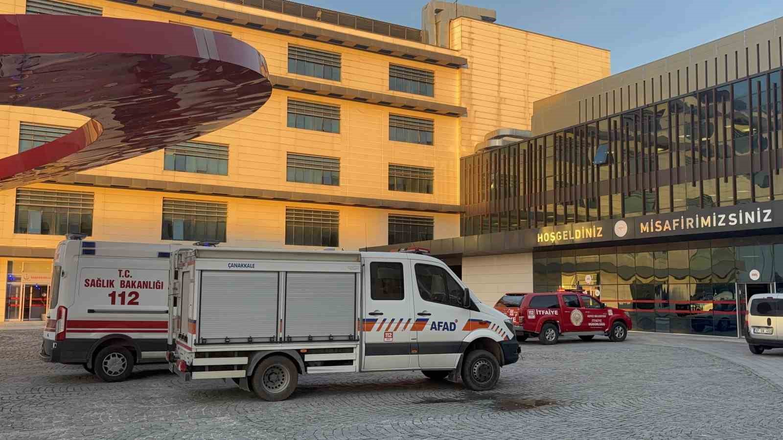 canakkalede hastanede cikan yangin buyumeden sonduruldu 1 AlBDrAhR