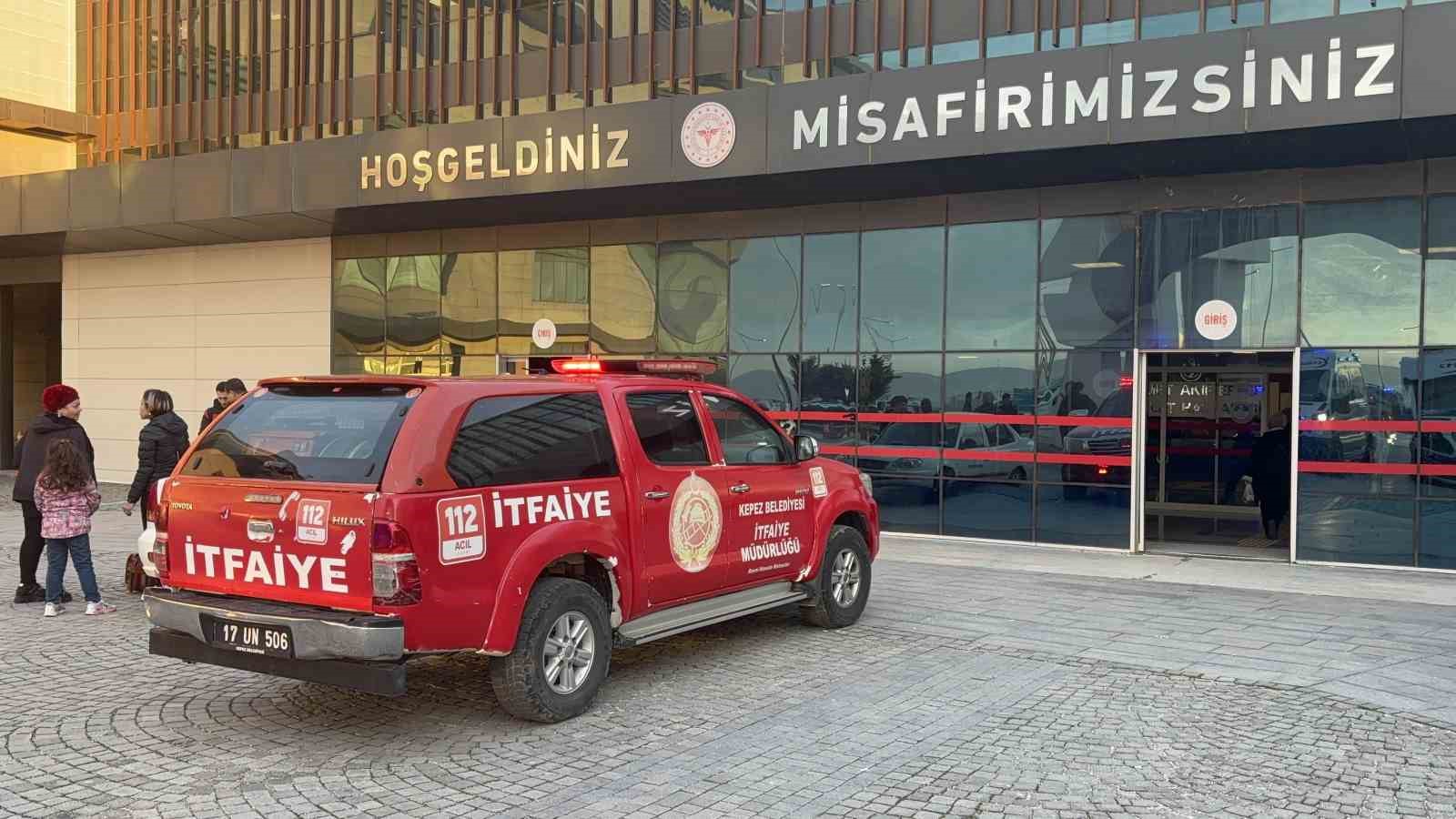 canakkalede hastanede cikan yangin buyumeden sonduruldu 2 b4AeYFTJ