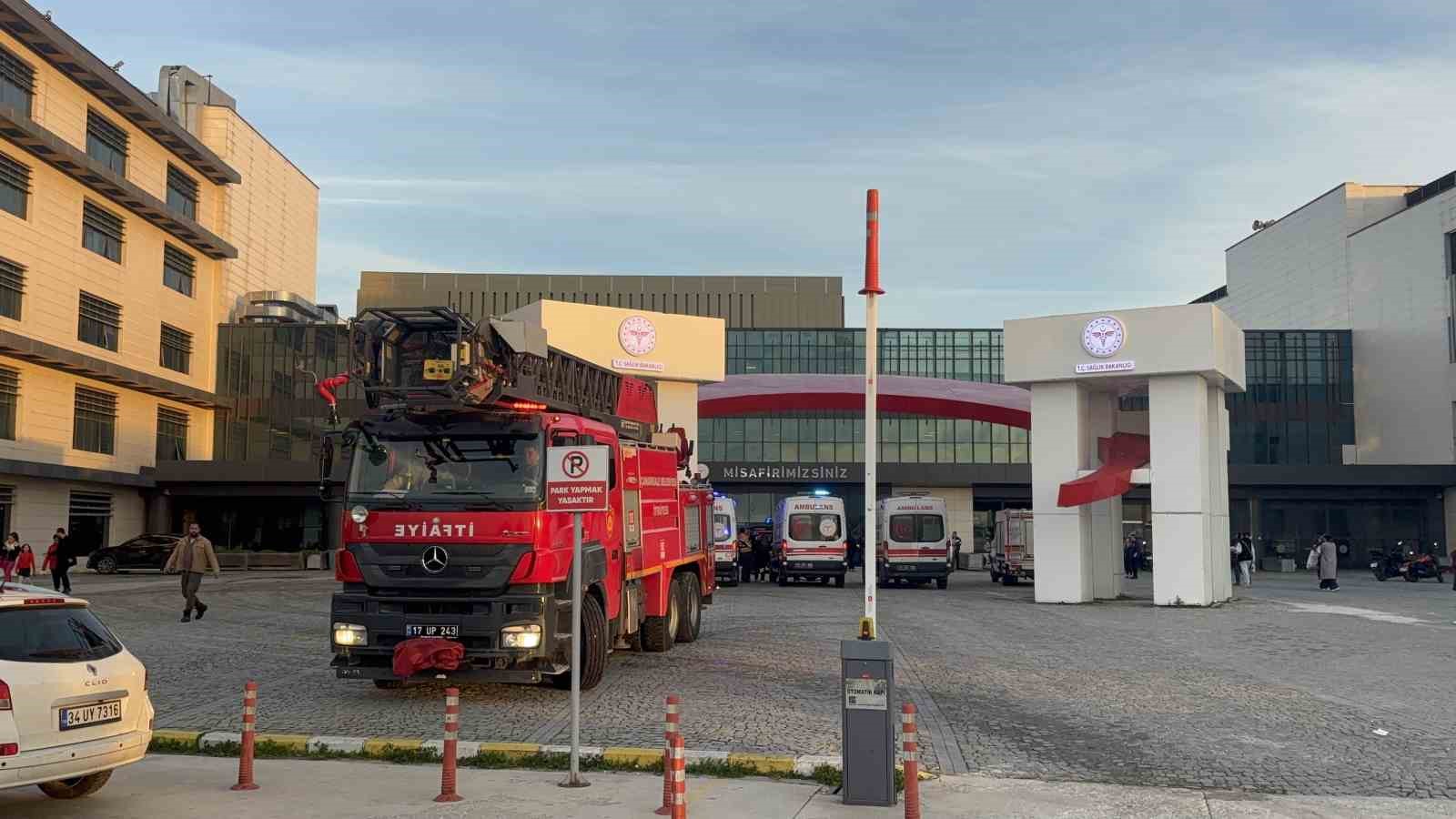 canakkalede hastanede cikan yangin buyumeden sonduruldu 3 qPi21ika