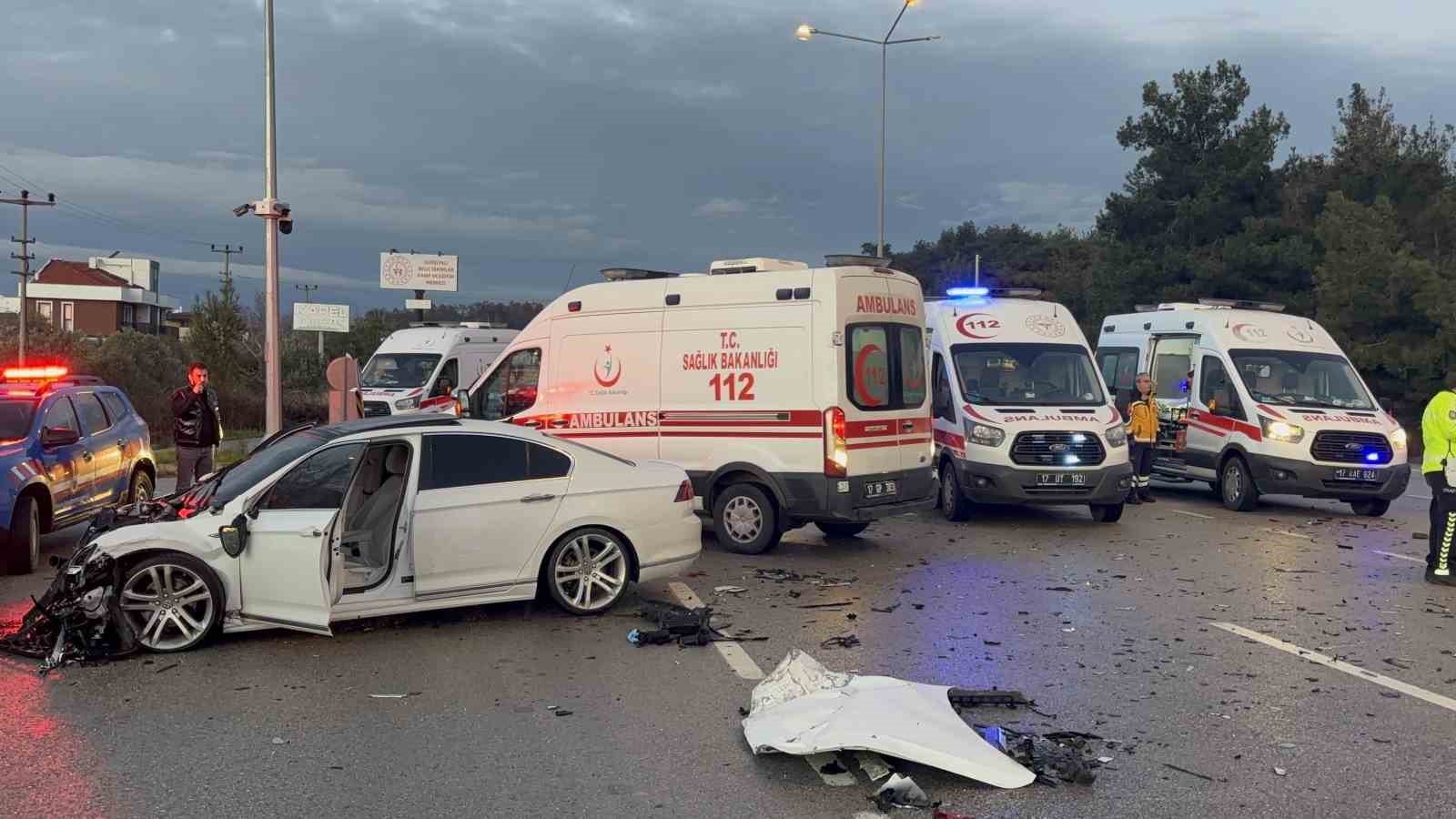 canakkalede iki otomobil carpisti 5 kisi yaralandi 12 VqD2FwNh