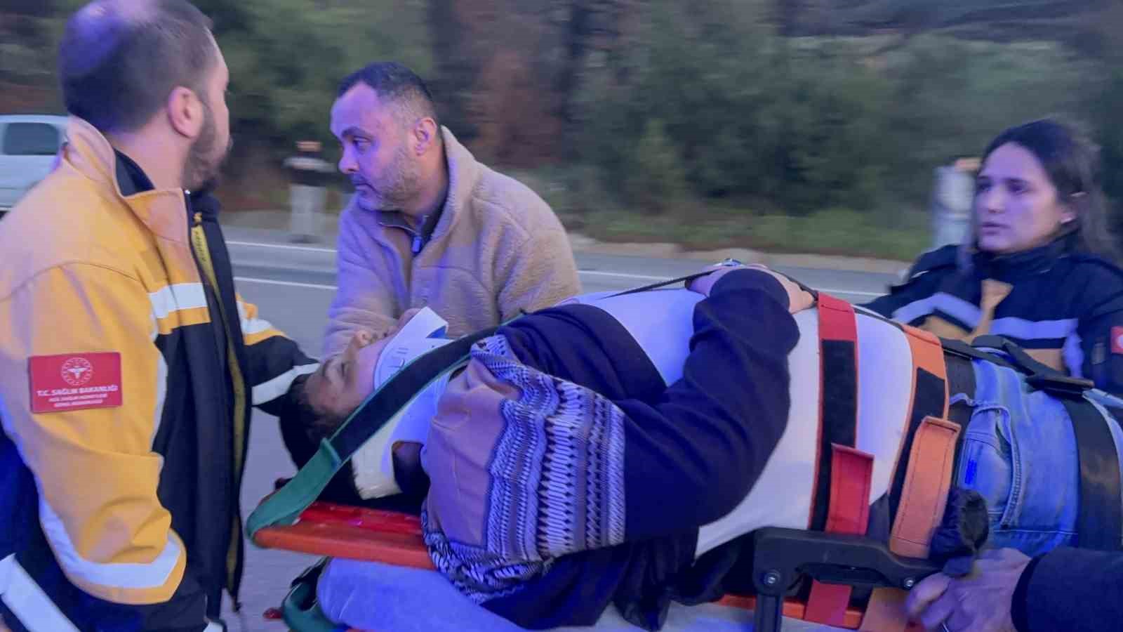 canakkalede iki otomobil carpisti 5 kisi yaralandi 3 WDLmjE9H